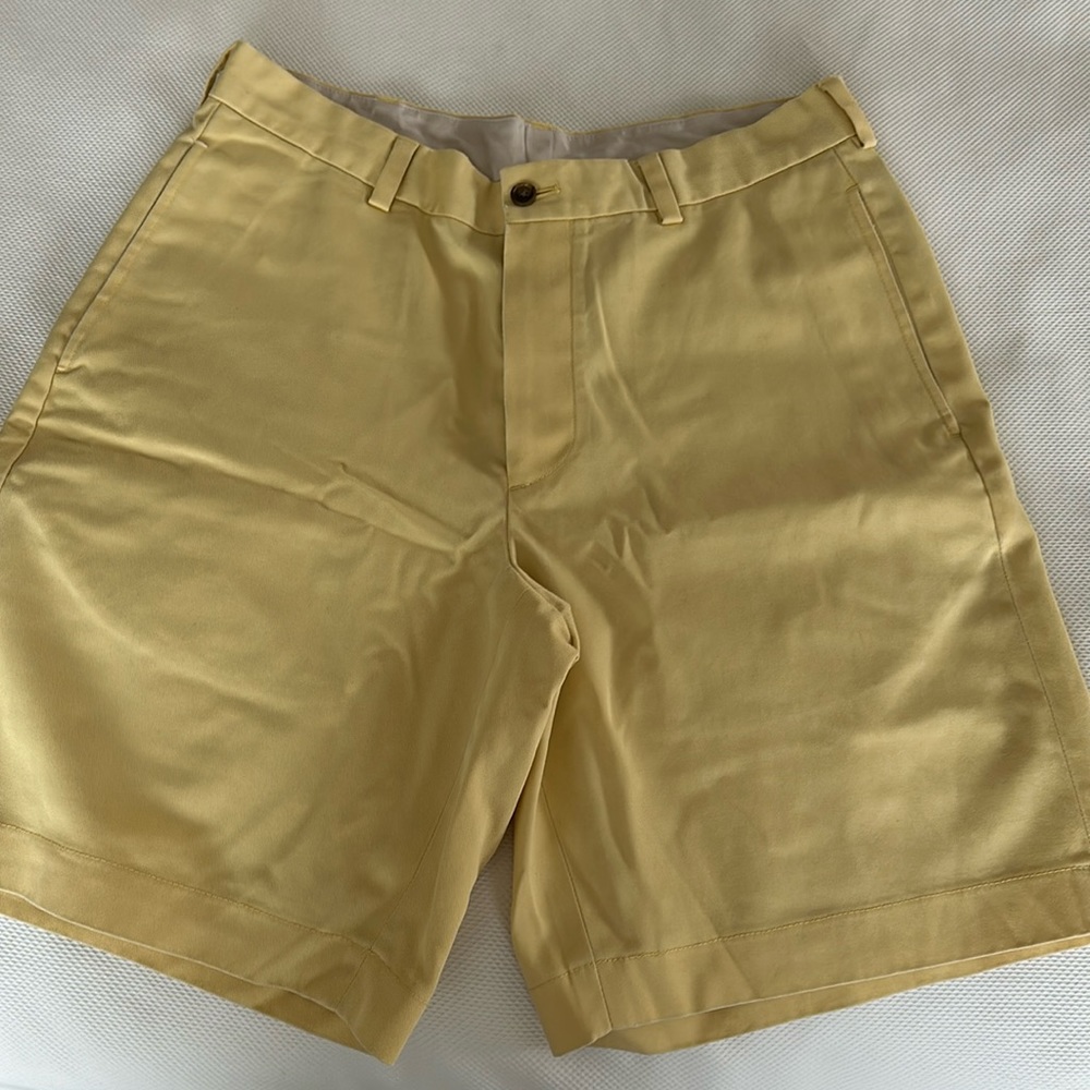 Brooks Brothers flat front shorts EUC size 32